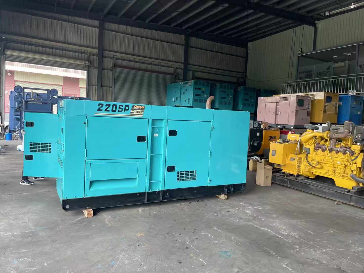 盘龙800kW 柴油发电机的输出电流波动范围是多少？