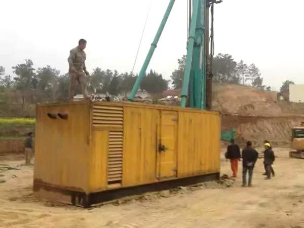 盘龙如何判断水冷式机油散热器密封件是否需要更换？